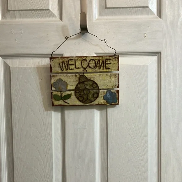 Welcome Sign for wall or door - wood with metal accents - Picture 3 of 4